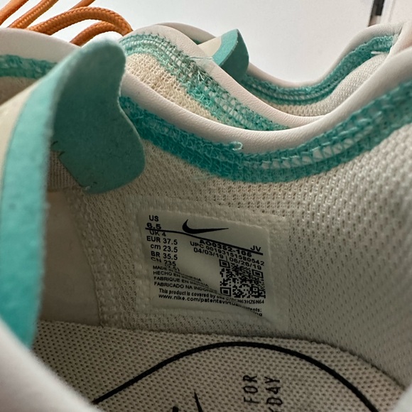 Nike! Shoes π - Picture 7 of 10